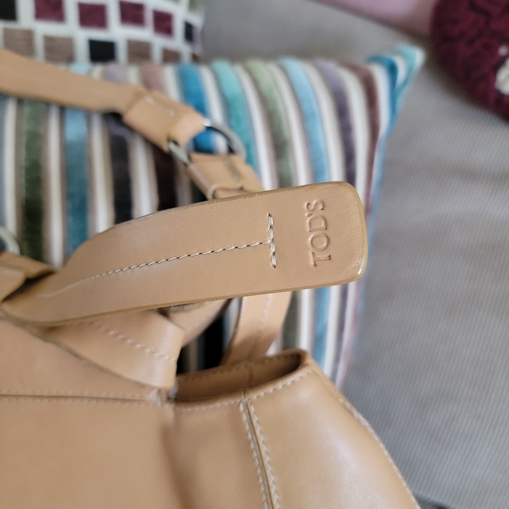 Tod's Shoulder Bag - Picture 8 of 11